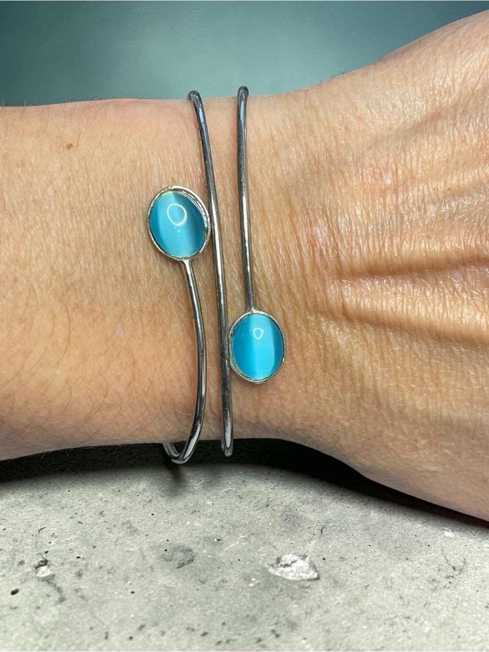 Vintage Silver Tone Blue Moonglow Cabochon Bypass Cuff Bracelet